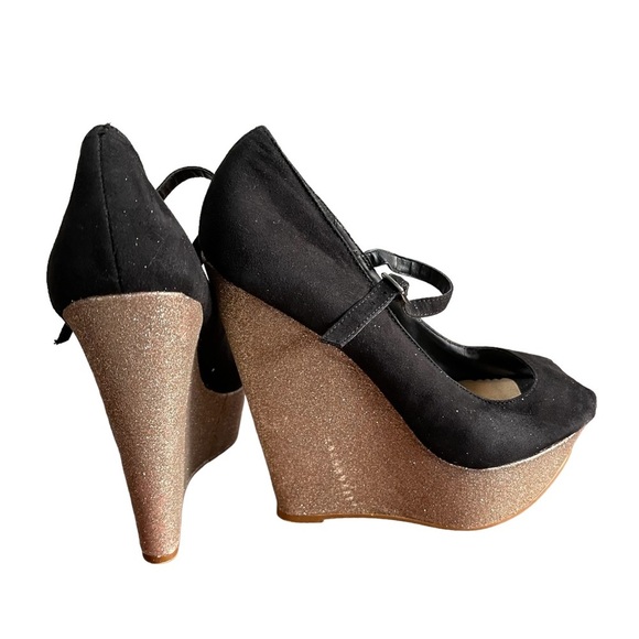 Steve Madden Black Open Toe with Shimmery Gold  Supper Hight Heels Wedges Size:7 - Picture 3 of 10